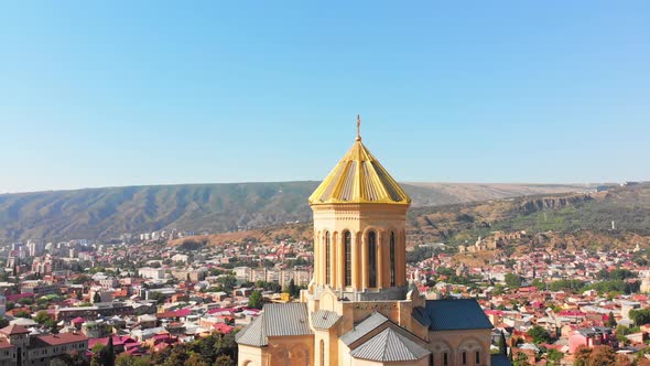 Tbilisi Cathedral Sameba (Panning)