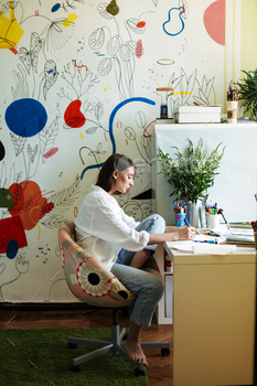 lly drawing picture with big colorful patterns canvas on background at home