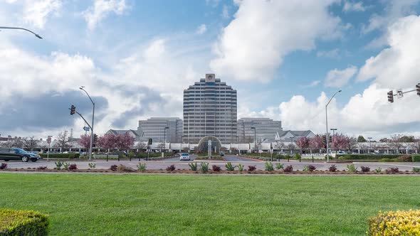 Time Lapse: Cloudy and beautiful day in downtown shopping center