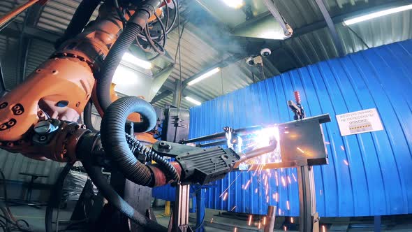 Automatic Robot Arm Welding a Bicycle Fork