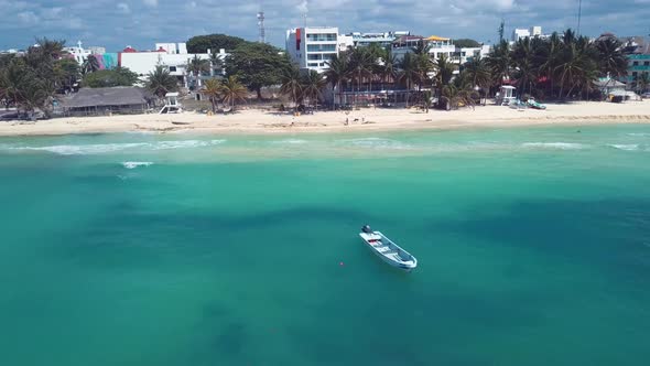 4k 24fps Boat In The Empty Beach In Playa Del Carmen In Mexico In The Caribbean 1