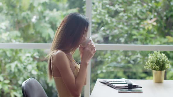 Young beautiful woman take a break at coffee shop