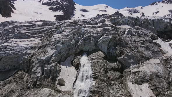 A Beautiful Waterfall in the Upper Reaches of the Tanadon Gorge