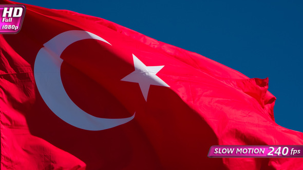 Turkish Flag Waves The Wind alt