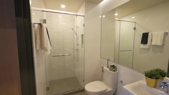 Stylish White Bathroom with beautiful Lighting