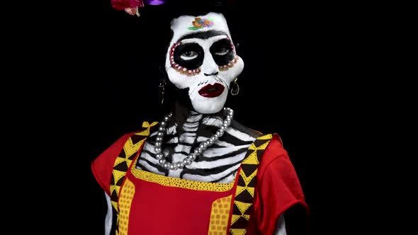 Frida Kahlo makeup for the day of the dead, Model witch skull makeup.