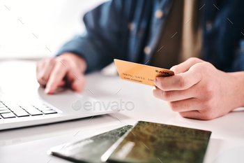 d using laptop while paying online with bank card