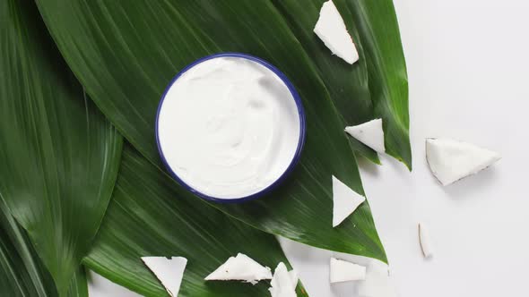 Nourishing Facial Cream And Coconut