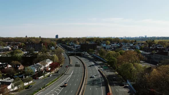 Aerial Views Flight Oewr Multiple Lane Highway Leading Towards New York City Skyline Horizon