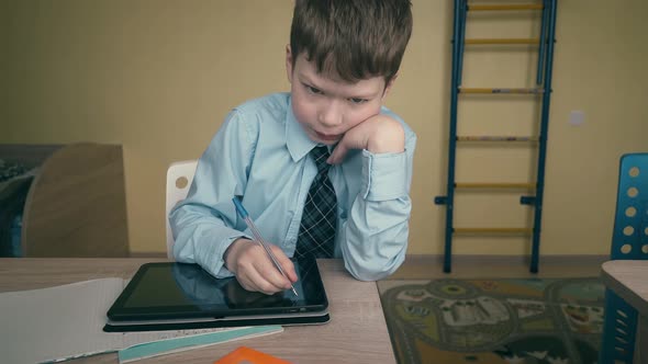 Travelling Slow Mo Pupils Little Boys Do Their Homework