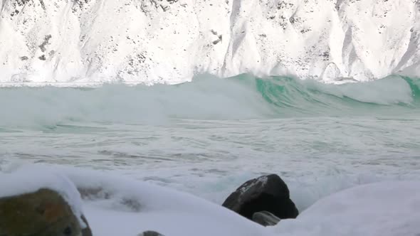 Winter Waves in the Fjord