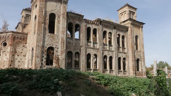 Jewish house of prayer ruined after bombing in  WW2 3840X2160 UltraHD footage - Remains of old synag