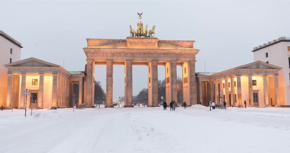 Time lapse of Brandenburg Gate (Brandenburger Tor) in winter with snow