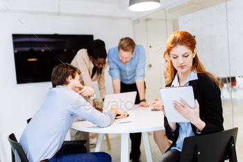 le staff is discussing new strategy