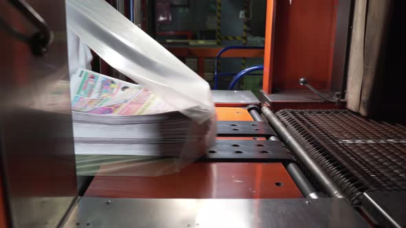 Packaging of Newspapers in Polyethylene on the Machine