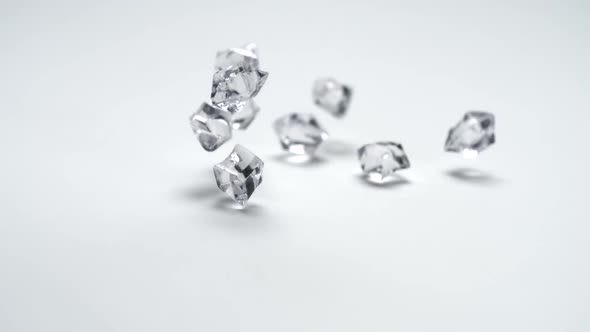 Dropping clear acrylic stone, Slow Motion alt