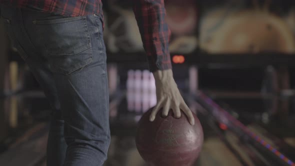 A player throwing a gutter ball