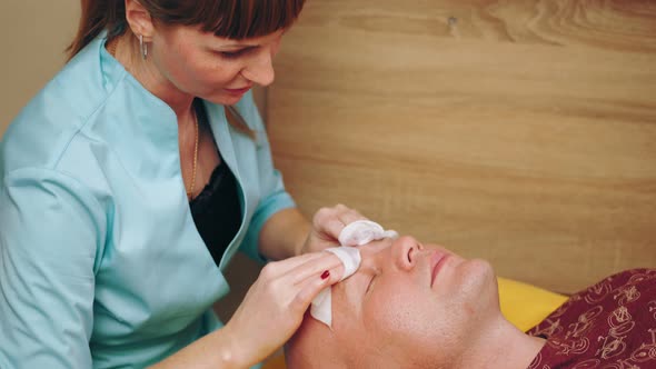 Cosmetology Men's Face Cleaning