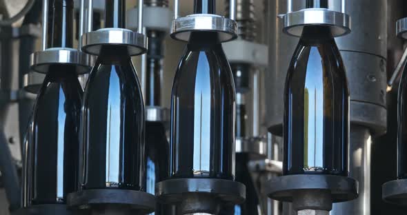 Plugging Process Of Wine Bottles