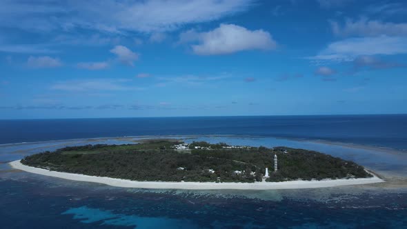 Revealing high view of Lady Elliot Island looking across the water of the pacific ocean. Moving dron