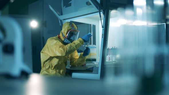 Coronavirus, COVID-19 Antibody Concept. Medical Specialist Is Examining 2019-Ncov Samples alt