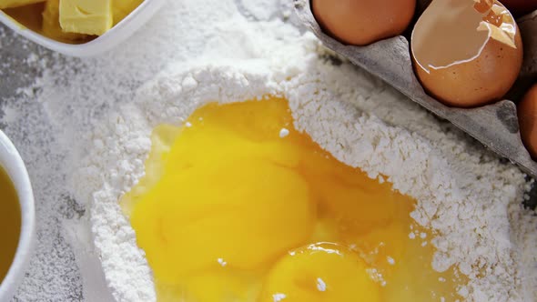 Egg yolk mixed with flour 4k