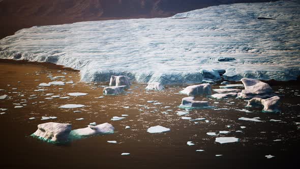 Many Melting Icebergs in Antarctica alt