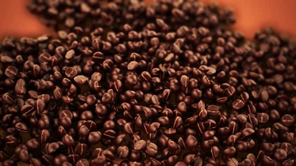 Brown grains that are creating a silhouette of the coffee cup with foam.