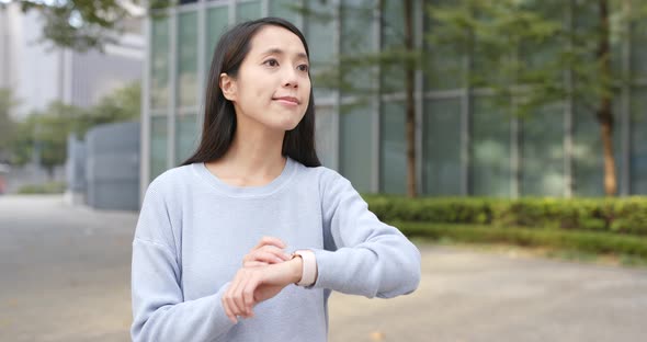 Woman use of smart watch in the city