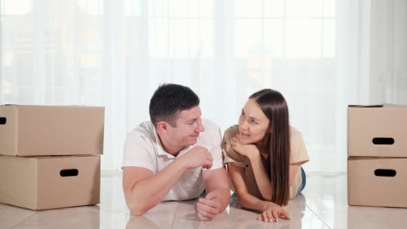 Beautiful Couple Plans New House Decoration with Furniture