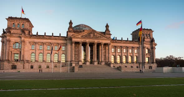 Golden Hour Hyper Lapse of the Reichstagsgebäude, Berlin Germany