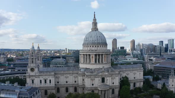 Slide and Pan Footage of Famous Old Baroque Saint Pauls Cathedral