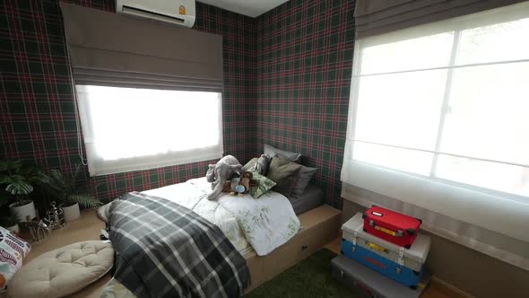 Stylish Bedroom Decoration With Plaid Pattern Wallpaper