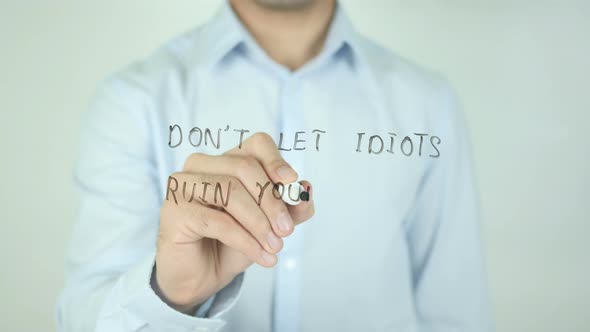 Don't Let Idiots Ruin Your Day, Writing On Screen