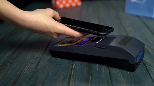 Paying with a Smartphone Device Wirelessly Over Credit Card Terminal.  Video