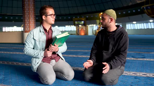 Mosque Teacher Tells a Lesson to University Student