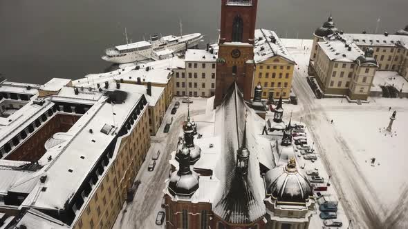 Smooth cinematic aerial footage of drone flying over famous tourist attraction, The Riddarholmen chu