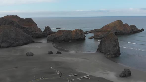 Rising view of the islands off of PCH1 in Oregon.  The pacific ocean provides the back drop for this