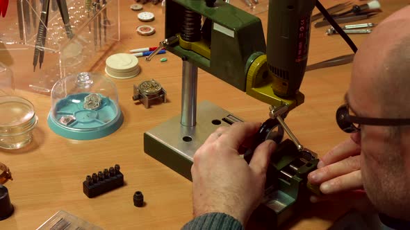 Watchmaker Customizes Drill Press