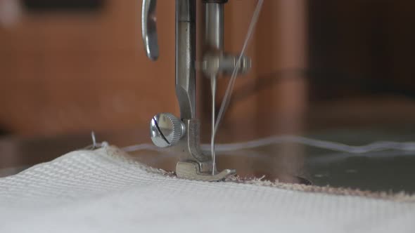 Sewing on retro machine needle