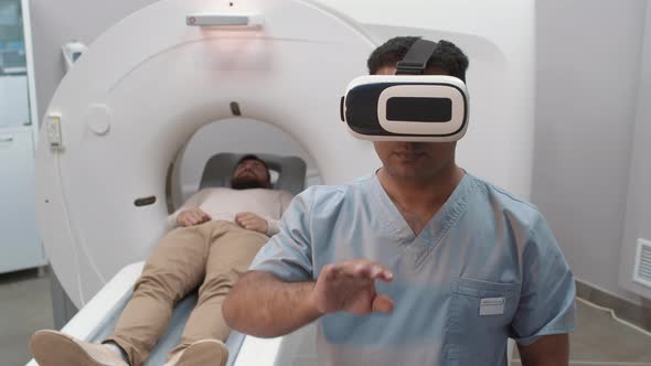 CT Scan Tech Using VR Headset