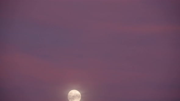 Timelapse of moon rising