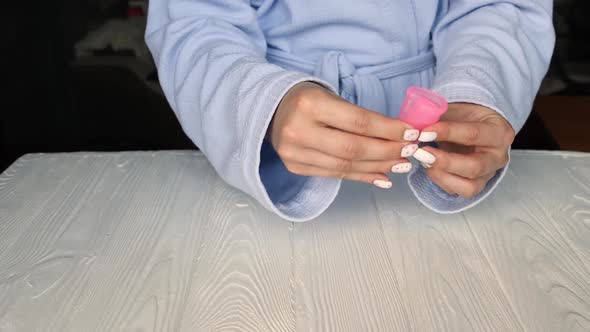 Woman Show Instruction Folding Menstrual Cup Position Use