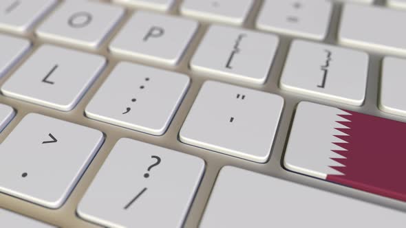 Key with Flag of Qatar Switches To Key with Flag of USA alt