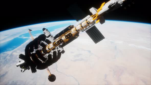 Big Spaceship on the Earth Orbit alt