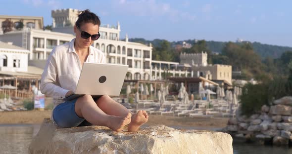 Online Business on Remote From Beach