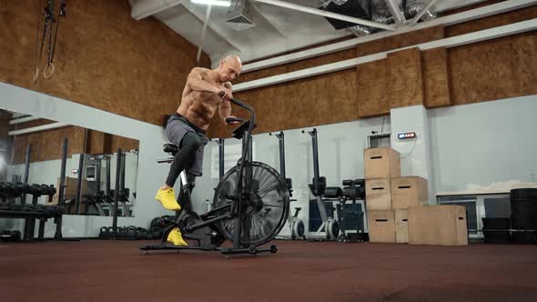 Man training  on air cycle