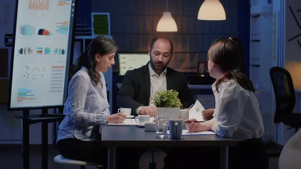 Business Entrepreneur Woman Discussing with Focused Diverse Multi Ethnic Teamwork