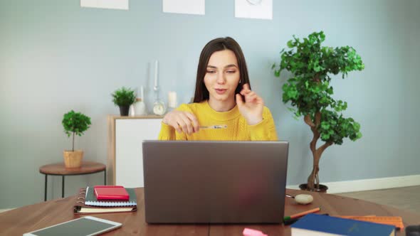 Lady Student e Learning Using Laptop Webcam Chat