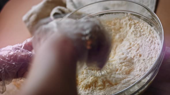 Bake the Dough for the Cake in the Form of Baking